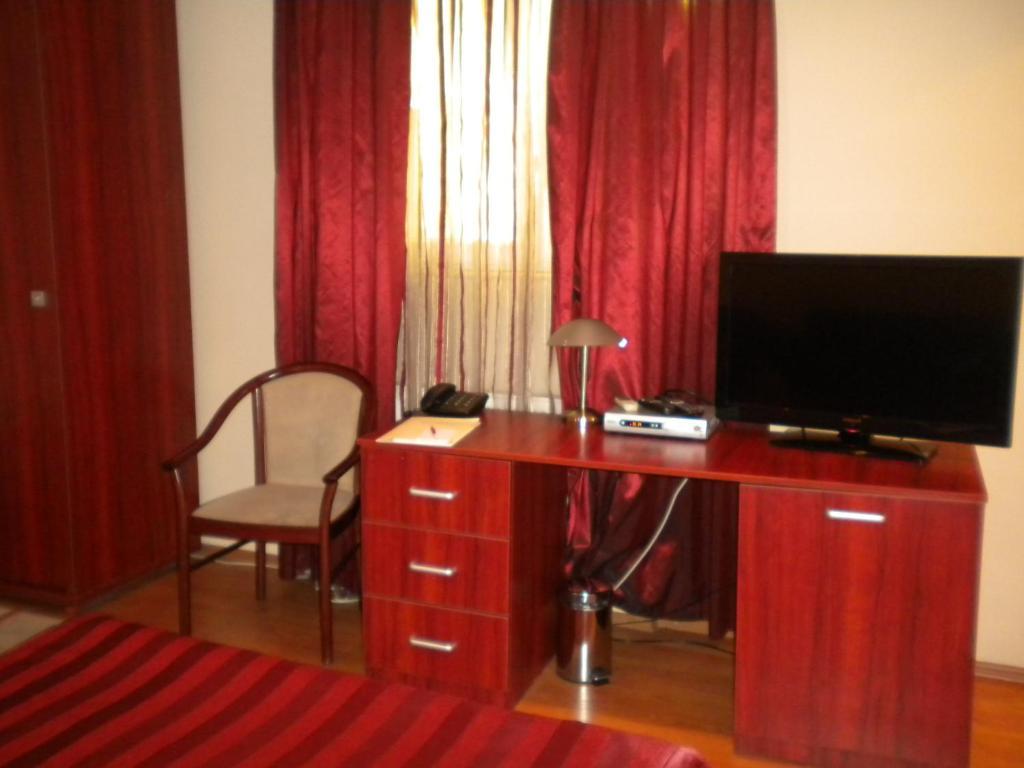 Hotel Ary Клуж-Напока Екстериор снимка