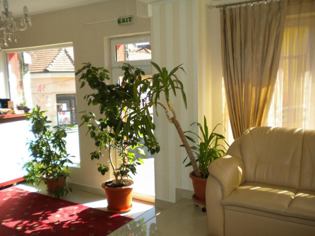 Hotel Ary Клуж-Напока Екстериор снимка