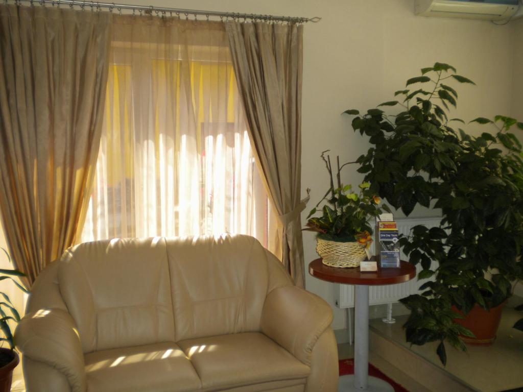 Hotel Ary Клуж-Напока Екстериор снимка
