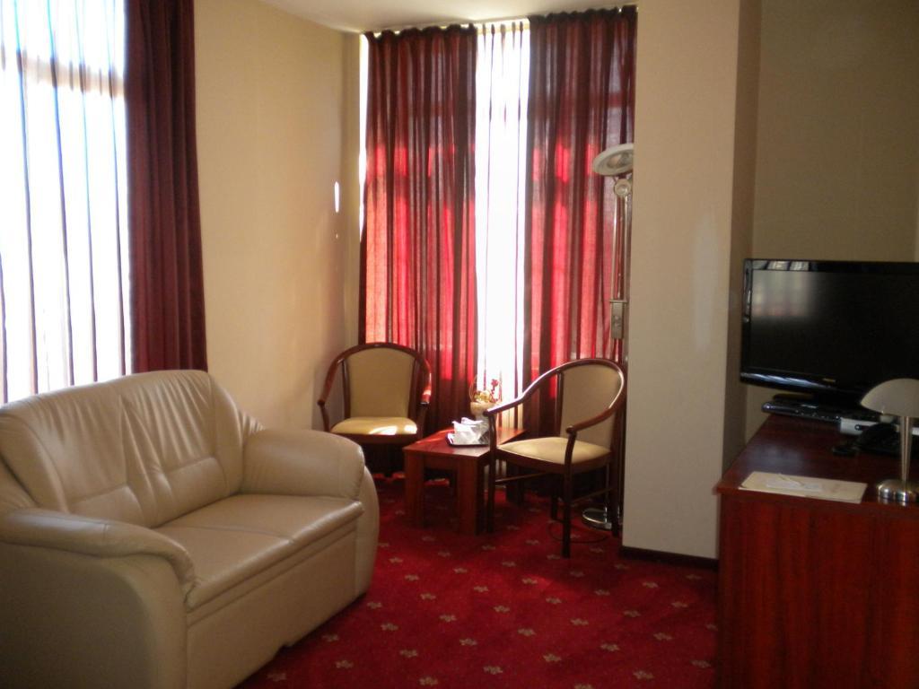 Hotel Ary Клуж-Напока Екстериор снимка